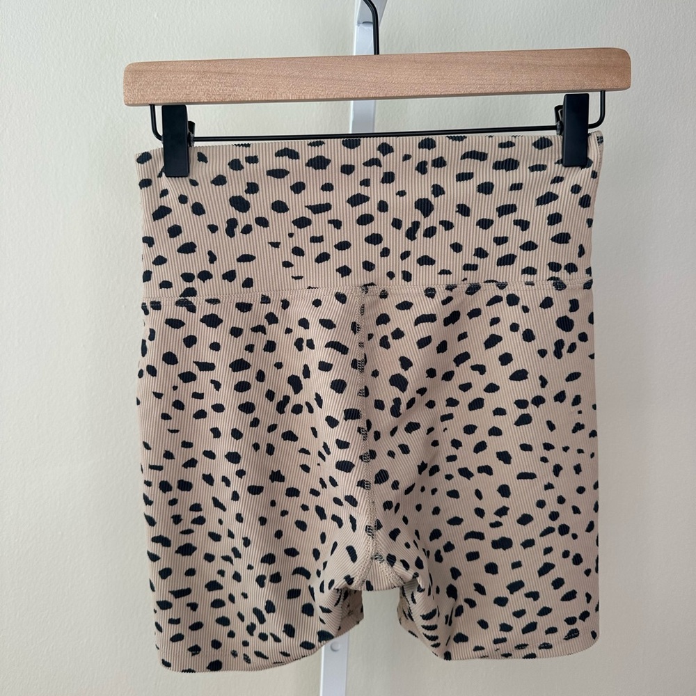 Beach Riot Shorts in Size M - Picture 3 of 4